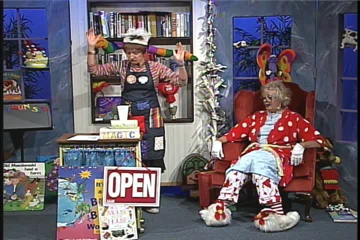 Thumbnail image for The Magic Book Nook-81-DinosaurShow